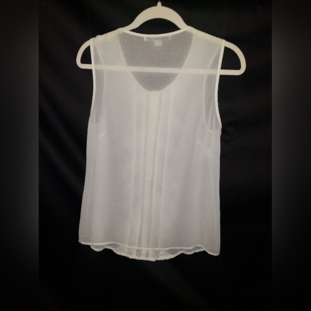 Forever 21 Ruffled blouse - Picture 4 of 5